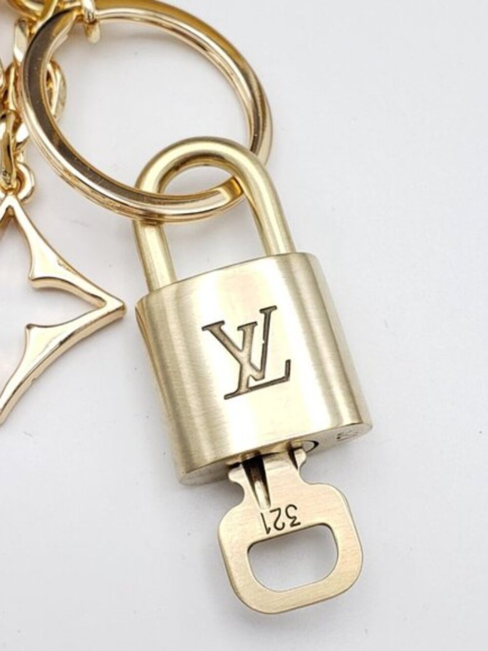 Authentic LV Louis Vuitton Gold Lock & Key 🔑Unbranded Flower Keychain Charm - Picture 7 of 9